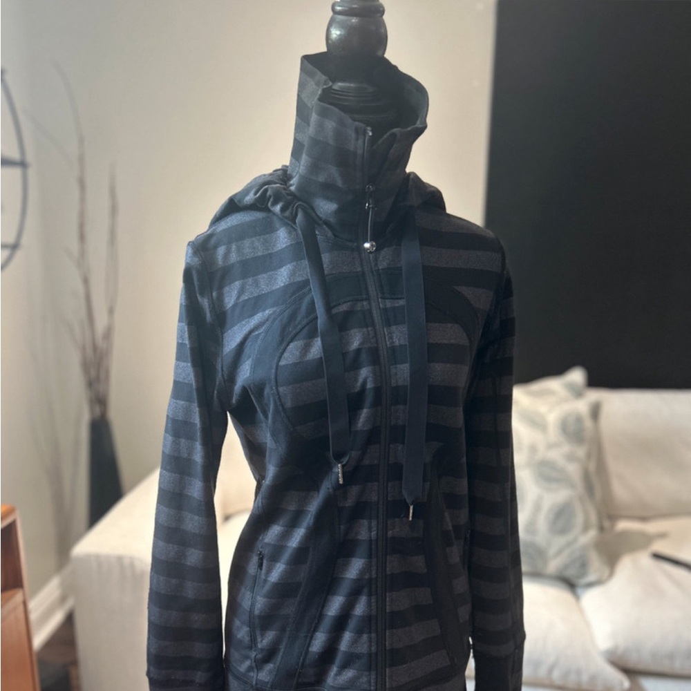 Lululemon Athletica Black Bomber Jacket Sleek Performance Design